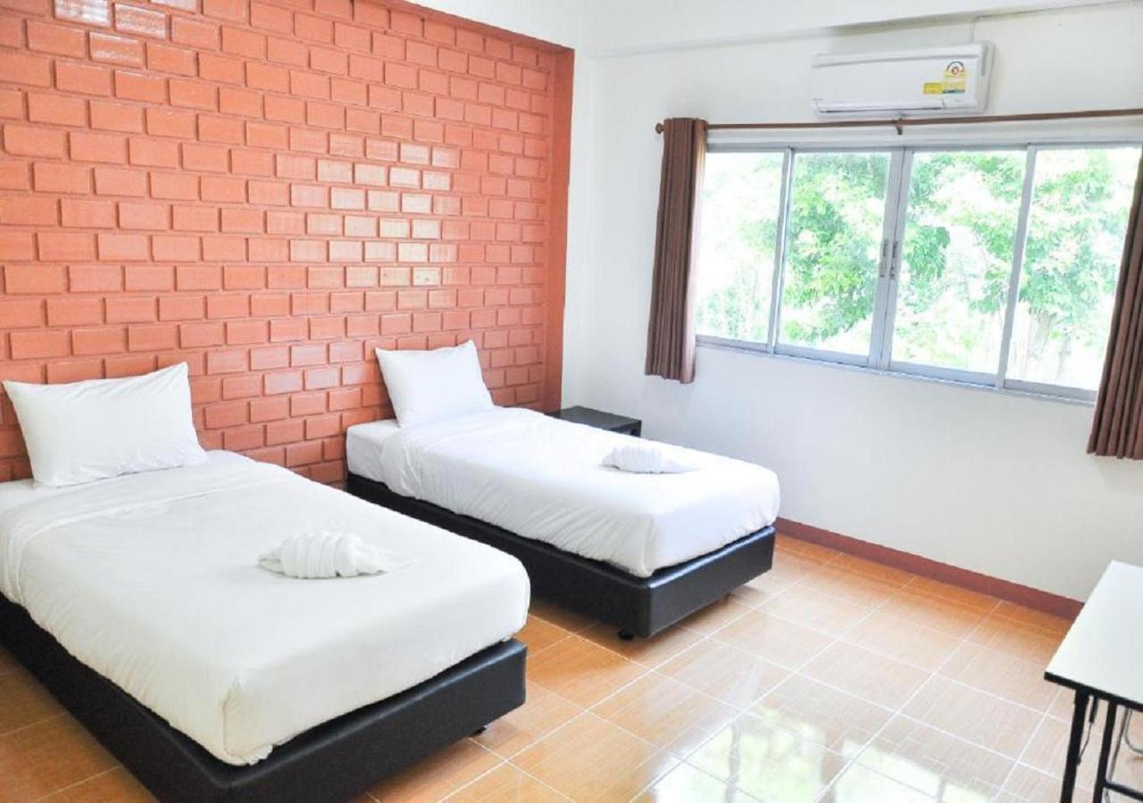 Bussarakam Place Hotel Chanthaburi Exterior photo