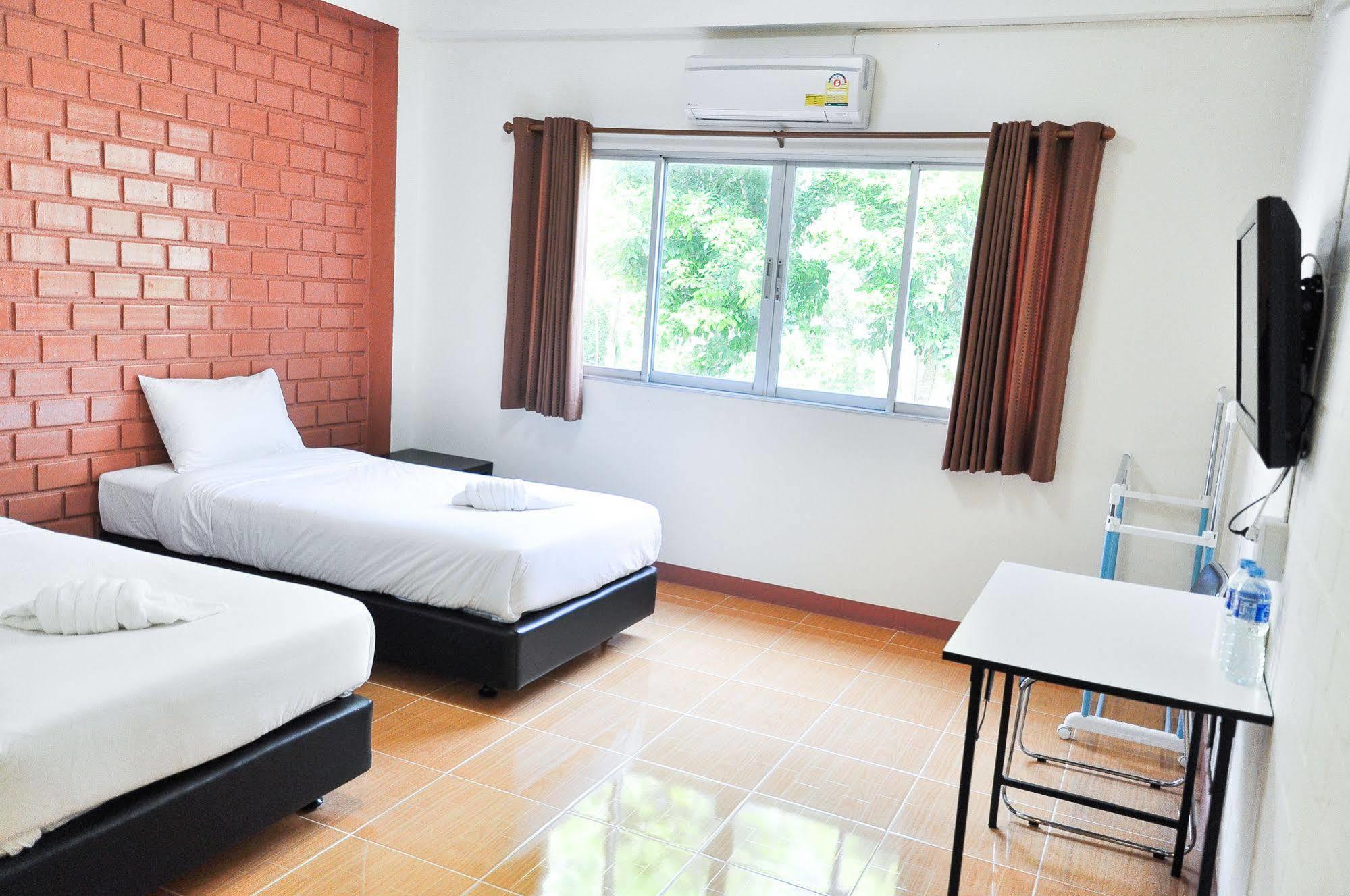 Bussarakam Place Hotel Chanthaburi Exterior photo
